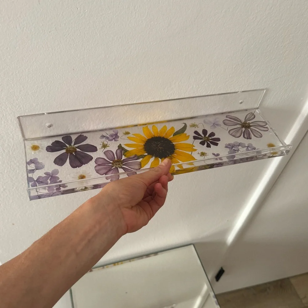 Acrylic floating shelf with real hand picked and pressed flower design - Picture 6 of 7
